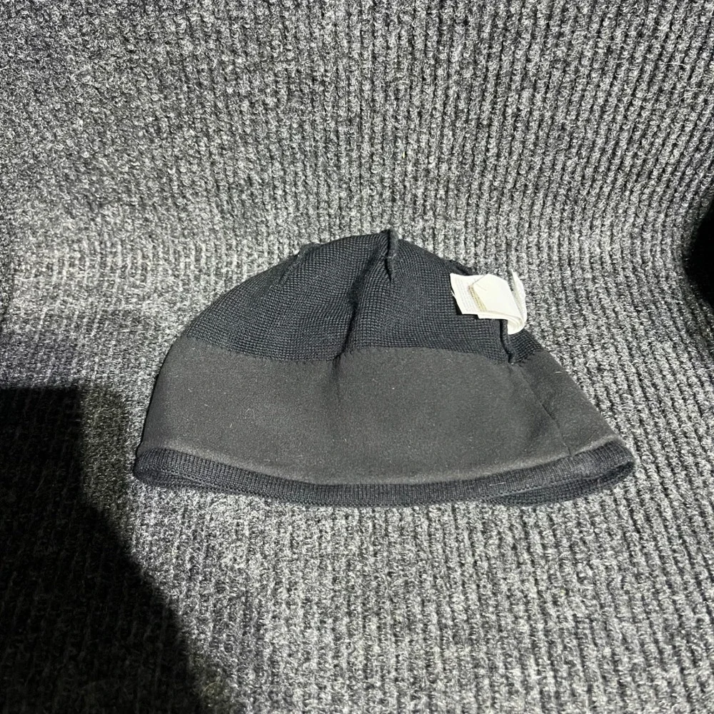 The North Face Beanie Unisex OS Black Red Striped Wool Fleece Lined Winter Hat